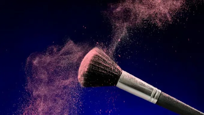 3 Cara Membersihkan Brush Makeup agar Awet dan Bebas Bakteri