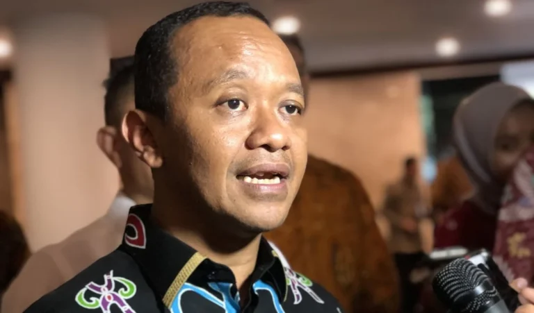 Bahlil Tegaskan Indonesia Akan Stop Impor Solar pada 2026